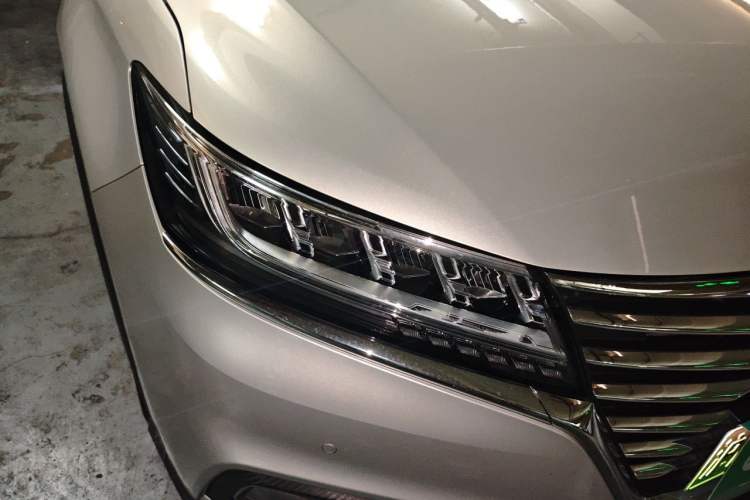 Used Roewe RX5 New Energy 2017 eRX5 50T Hybrid Connected Prestige Flagship Edition Right Front Headlight