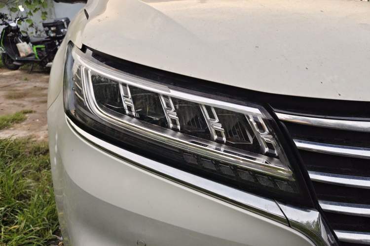 Used Roewe RX5 New Energy 2017 eRX5 50T Hybrid Connected Prestige Flagship Edition Right Front Headlight