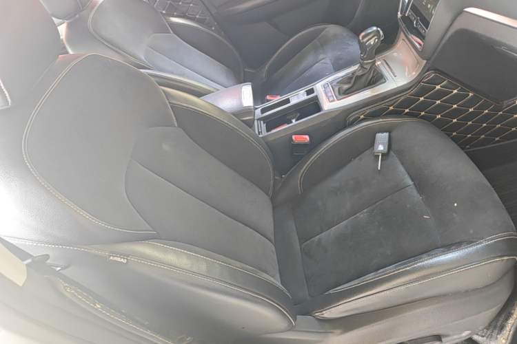Used Roewe RX5 New Energy 2017 eRX5 50T Hybrid Connected Prestige Flagship Edition Right Front Seat