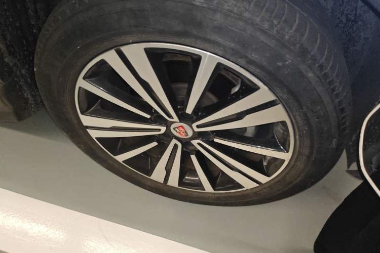 Used Roewe RX5 New Energy 2017 eRX5 50T Hybrid Connected Prestige Flagship Edition Right Front Wheel Hub