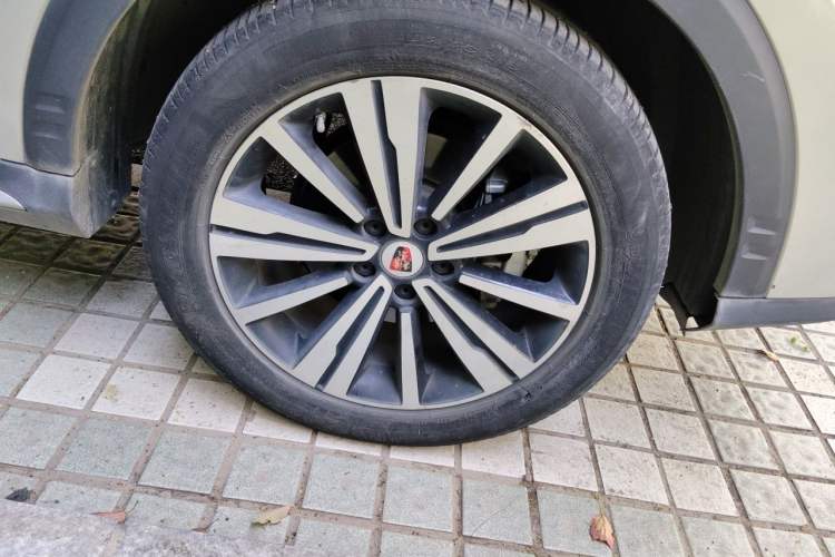 Used Roewe RX5 New Energy 2017 eRX5 50T Hybrid Connected Prestige Flagship Edition Right Front Wheel Hub