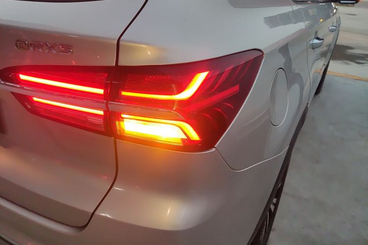 Used Roewe RX5 New Energy 2017 eRX5 50T Hybrid Connected Prestige Flagship Edition Right Rear Taillight