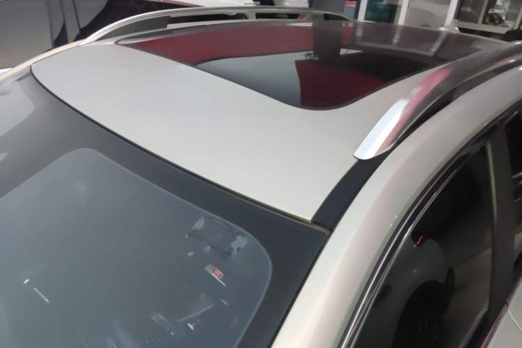 Used Roewe RX5 New Energy 2017 eRX5 50T Hybrid Connected Prestige Flagship Edition Roof