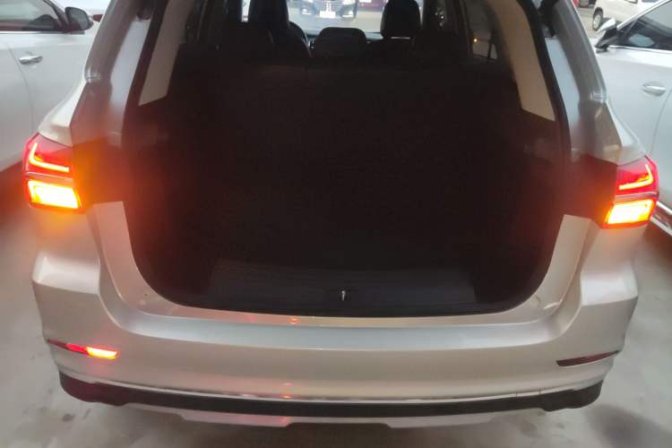 Used Roewe RX5 New Energy 2017 eRX5 50T Hybrid Connected Prestige Flagship Edition Trunk