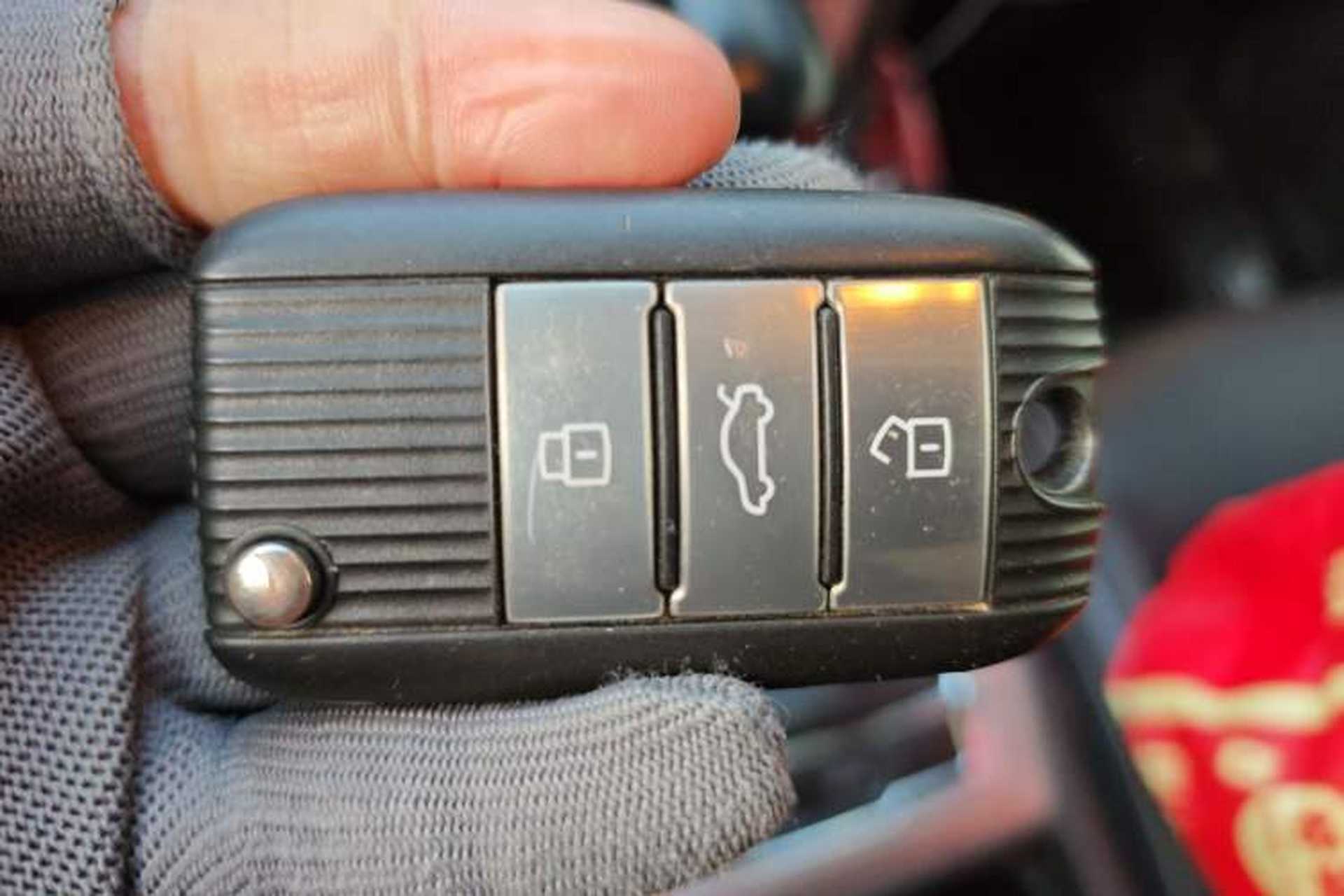 Used Roewe RX5 New Energy 2017 eRX5 50T Hybrid Connected Prestige Flagship Edition Vehicle Key