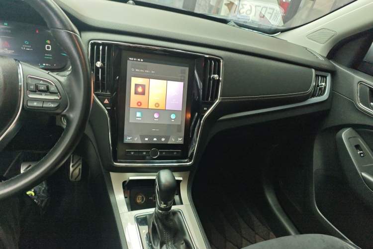 Used Roewe RX5 New Energy 2017 eRX5 50T Hybrid Connected Prestige Flagship Edition Audio And AC Panel