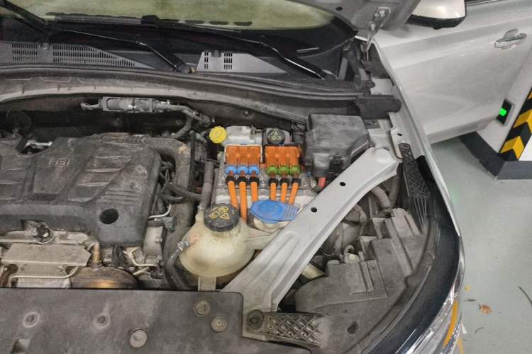 Used Roewe RX5 New Energy 2017 eRX5 50T Hybrid Connected Prestige Flagship Edition Engine Bay Left