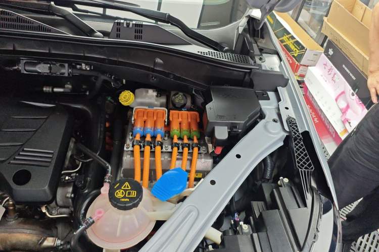 Used Roewe RX5 New Energy 2017 eRX5 50T Hybrid Connected Prestige Flagship Edition Engine Bay Left