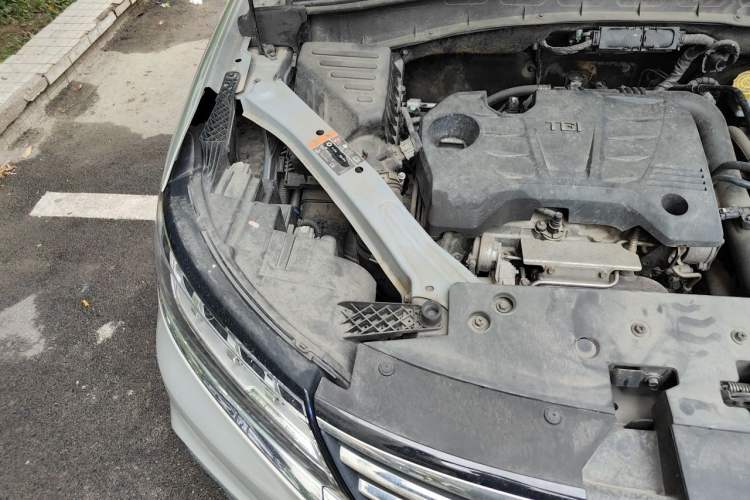Used Roewe RX5 New Energy 2017 eRX5 50T Hybrid Connected Prestige Flagship Edition Engine Bay Right