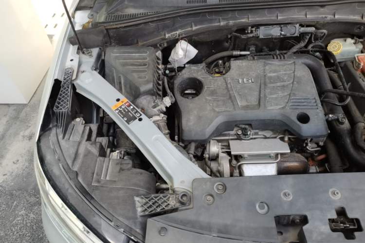 Used Roewe RX5 New Energy 2017 eRX5 50T Hybrid Connected Prestige Flagship Edition Engine Bay Right