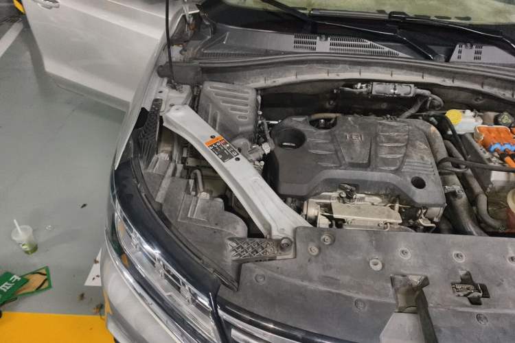 Used Roewe RX5 New Energy 2017 eRX5 50T Hybrid Connected Prestige Flagship Edition Engine Bay Right