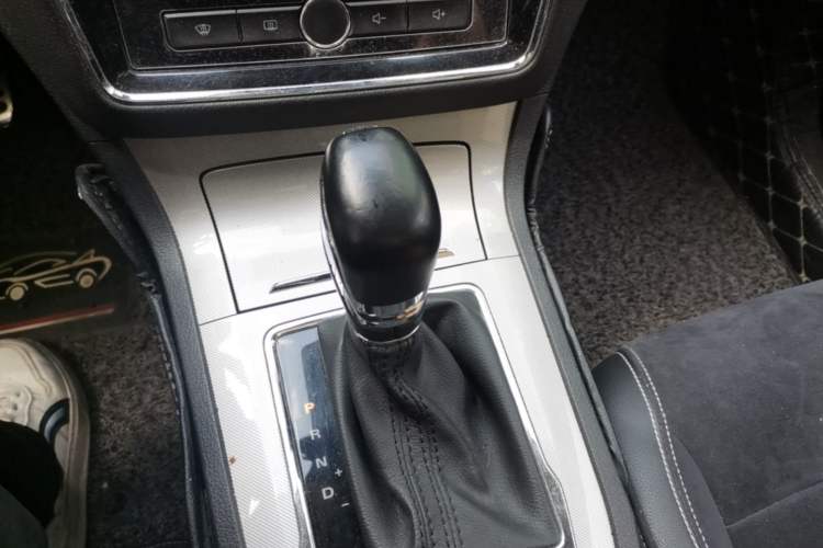 Used Roewe RX5 New Energy 2017 eRX5 50T Hybrid Connected Prestige Flagship Edition Gear Lever