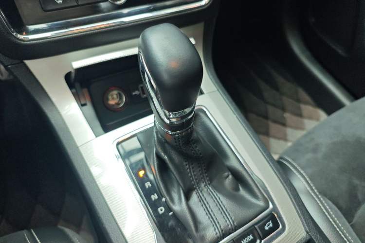 Used Roewe RX5 New Energy 2017 eRX5 50T Hybrid Connected Prestige Flagship Edition Gear Lever