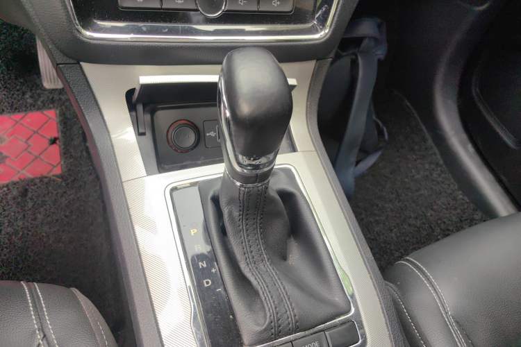 Used Roewe RX5 New Energy 2017 eRX5 50T Hybrid Connected Prestige Flagship Edition Gear Lever