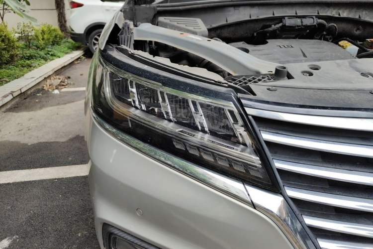 Used Roewe RX5 New Energy 2017 eRX5 50T Hybrid Connected Prestige Flagship Edition Right Front Headlight