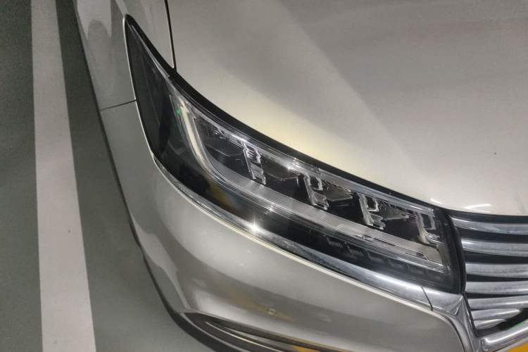 Used Roewe RX5 New Energy 2017 eRX5 50T Hybrid Connected Prestige Flagship Edition Right Front Headlight