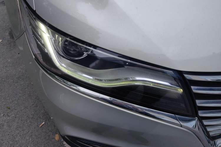 Used Roewe RX5 New Energy 2017 eRX5 50T Hybrid Connected Prestige Flagship Edition Right Front Headlight