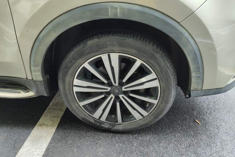 Used Roewe RX5 New Energy 2017 eRX5 50T Hybrid Connected Prestige Flagship Edition Right Front Wheel Hub