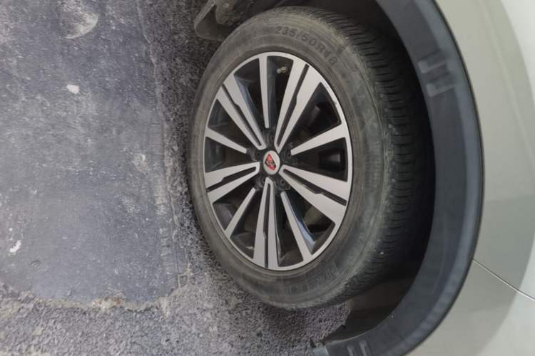 Used Roewe RX5 New Energy 2017 eRX5 50T Hybrid Connected Prestige Flagship Edition Right Front Wheel Hub