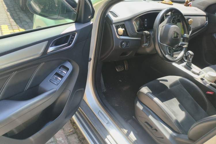 Used Roewe RX5 New Energy 2017 eRX5 50T Hybrid Connected Prestige Flagship Edition Driver Seat