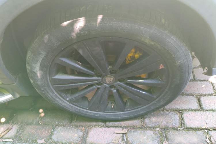 Used Roewe RX5 New Energy 2017 eRX5 50T Hybrid Connected Prestige Flagship Edition Right Front Wheel Hub