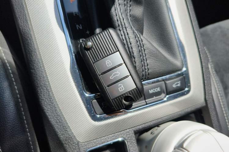 Used Roewe RX5 New Energy 2017 eRX5 50T Hybrid Connected Prestige Flagship Edition Vehicle Key