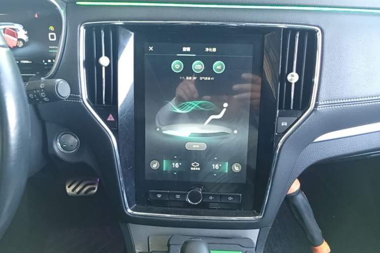 Used Roewe RX5 New Energy 2017 eRX5 50T Hybrid Connected Prestige Flagship Edition Audio And AC Panel