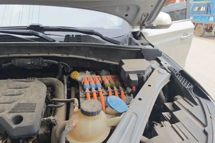 Used Roewe RX5 New Energy 2017 eRX5 50T Hybrid Connected Prestige Flagship Edition Engine Bay Left