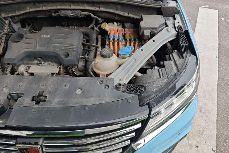 Used Roewe RX5 New Energy 2017 eRX5 50T Hybrid Connected Prestige Flagship Edition Engine Bay Left