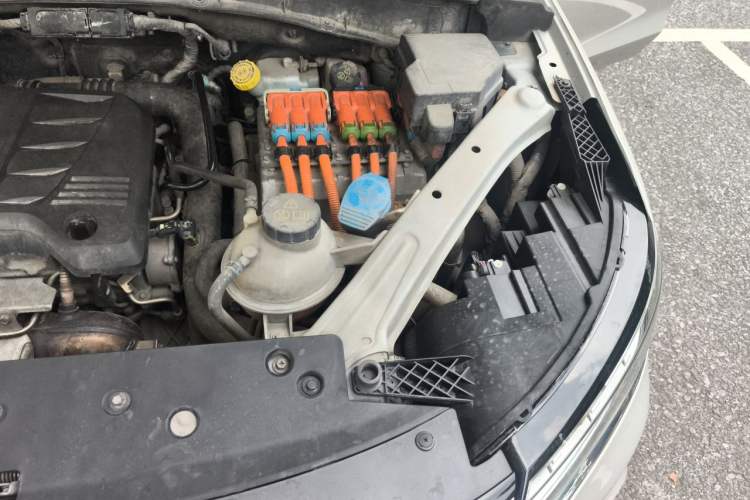 Used Roewe RX5 New Energy 2017 eRX5 50T Hybrid Connected Prestige Flagship Edition Engine Bay Left