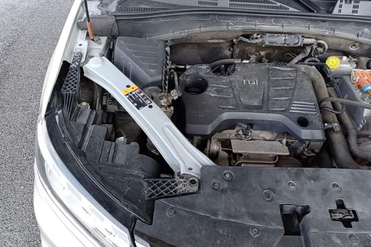 Used Roewe RX5 New Energy 2017 eRX5 50T Hybrid Connected Prestige Flagship Edition Engine Bay Right