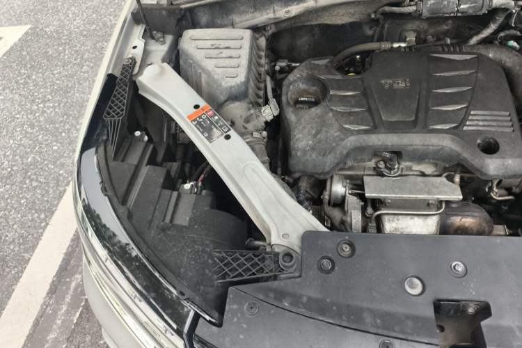 Used Roewe RX5 New Energy 2017 eRX5 50T Hybrid Connected Prestige Flagship Edition Engine Bay Right