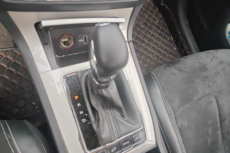 Used Roewe RX5 New Energy 2017 eRX5 50T Hybrid Connected Prestige Flagship Edition Gear Lever