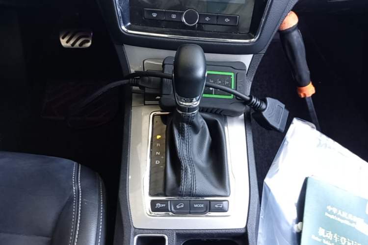 Used Roewe RX5 New Energy 2017 eRX5 50T Hybrid Connected Prestige Flagship Edition Gear Lever