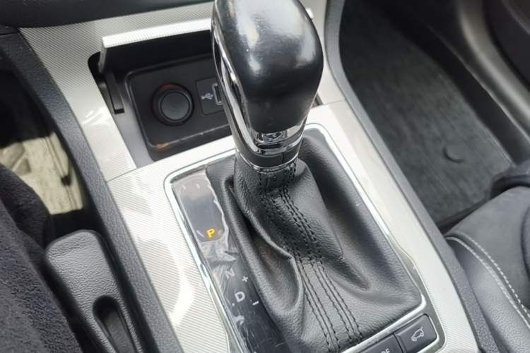 Used Roewe RX5 New Energy 2017 eRX5 50T Hybrid Connected Prestige Flagship Edition Gear Lever