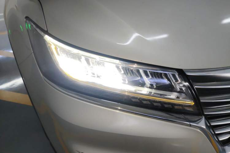 Used Roewe RX5 New Energy 2017 ERX5 EV400 Electric Internet Flagship Edition Right Front Headlight
