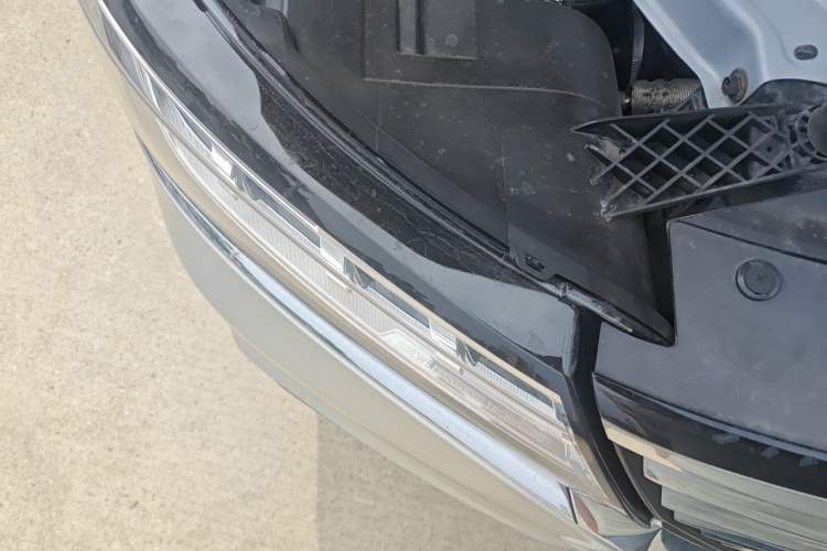 Used Roewe RX5 New Energy 2017 eRX5 50T Hybrid Connected Prestige Flagship Edition Right Front Headlight