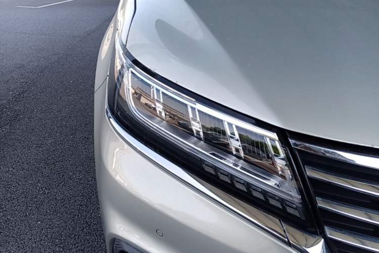 Used Roewe RX5 New Energy 2017 eRX5 50T Hybrid Connected Prestige Flagship Edition Right Front Headlight