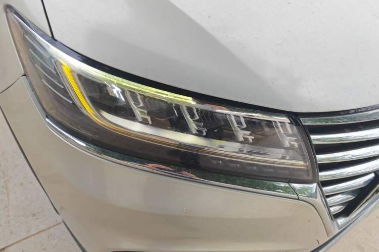 Used Roewe RX5 New Energy 2017 eRX5 50T Hybrid Connected Prestige Flagship Edition Right Front Headlight