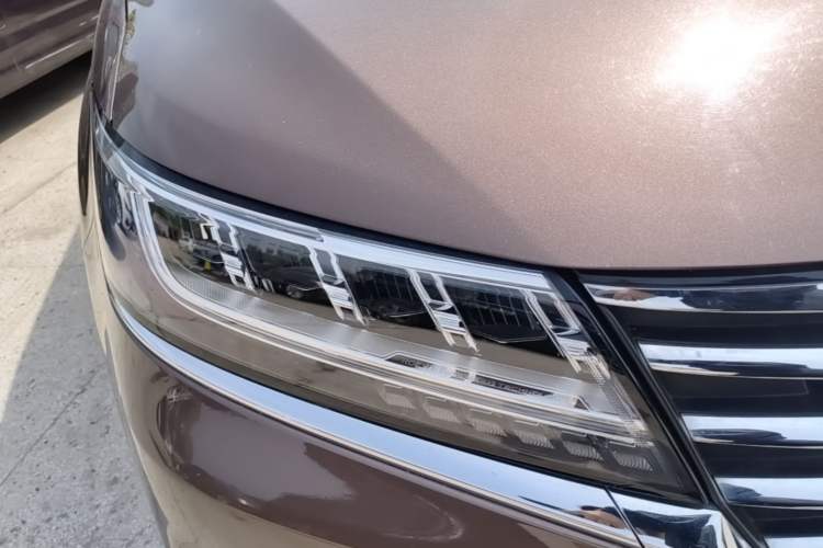 Used Roewe RX5 New Energy 2017 eRX5 50T Hybrid Connected Prestige Flagship Edition Right Front Headlight