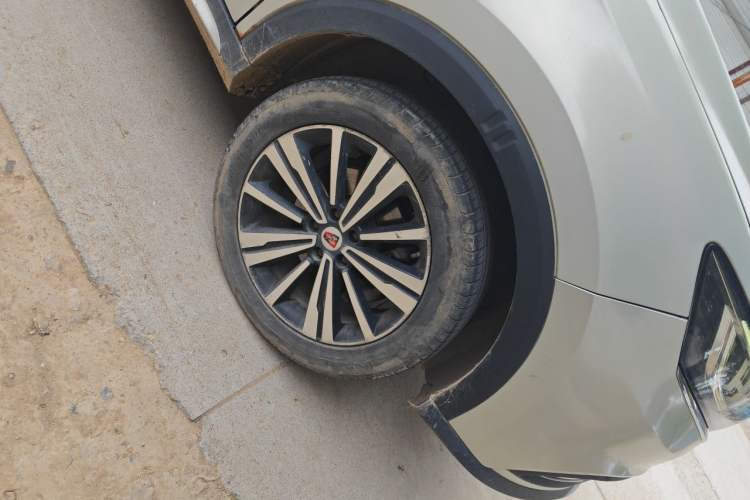 Used Roewe RX5 New Energy 2017 eRX5 50T Hybrid Connected Prestige Flagship Edition Right Front Wheel Hub