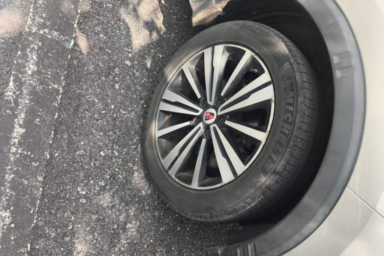 Used Roewe RX5 New Energy 2017 eRX5 50T Hybrid Connected Prestige Flagship Edition Right Front Wheel Hub