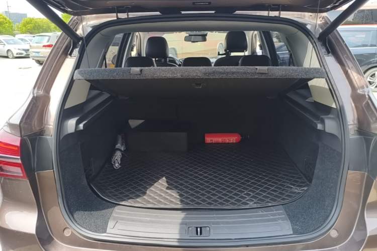 Used Roewe RX5 New Energy 2017 eRX5 50T Hybrid Connected Prestige Flagship Edition Trunk