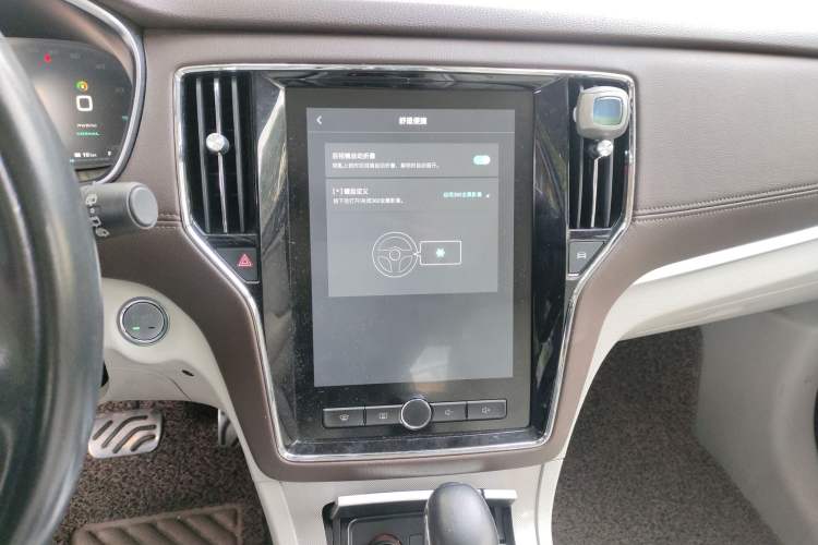 Used Roewe RX5 New Energy 2017 eRX5 50T Hybrid Connected Prestige Flagship Edition Audio And AC Panel