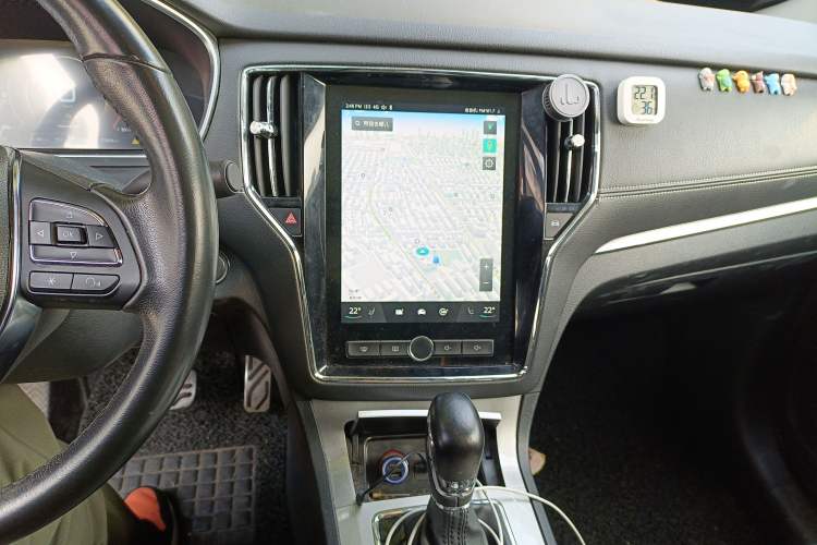 Used Roewe RX5 New Energy 2017 eRX5 50T Hybrid Connected Prestige Flagship Edition Audio And AC Panel