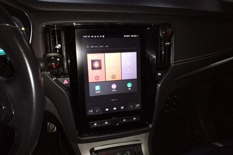 Used Roewe RX5 New Energy 2017 ERX5 EV400 Electric Internet Supreme Edition Audio And AC Panel