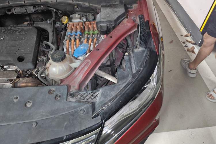 Used Roewe RX5 New Energy 2017 eRX5 50T Hybrid Connected Prestige Flagship Edition Engine Bay Left