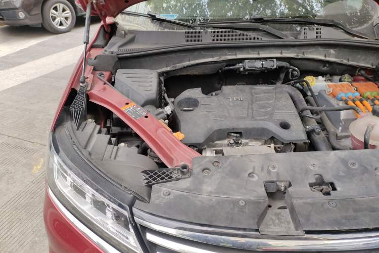 Used Roewe RX5 New Energy 2017 eRX5 50T Hybrid Connected Prestige Flagship Edition Engine Bay Right