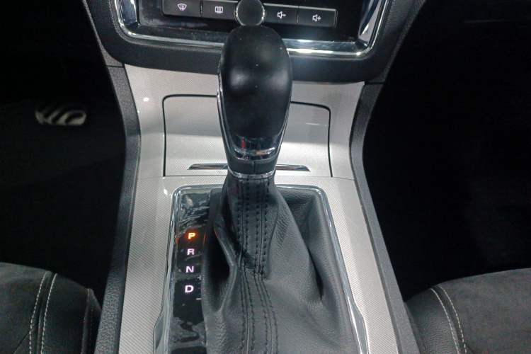 Used Roewe RX5 New Energy 2017 eRX5 50T Hybrid Connected Prestige Flagship Edition Gear Lever