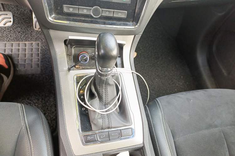 Used Roewe RX5 New Energy 2017 eRX5 50T Hybrid Connected Prestige Flagship Edition Gear Lever